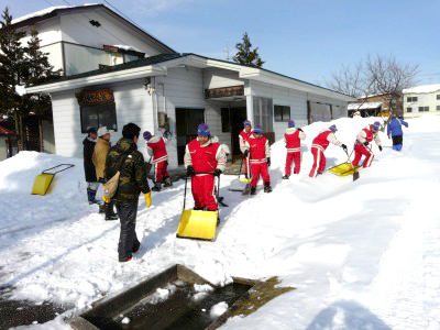 大阪の高校生除雪ボランティア