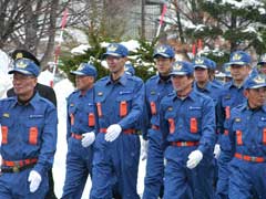 こちらもカメラ目線の千代団員 今年もポンプの1番員頑張るのかな？