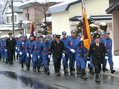 堀川副分団長の胸には代表謝辞の原稿あり