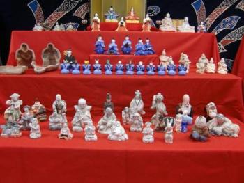 白岩焼のひな人形「仙北市商工会1階かつらぎ」に展示中