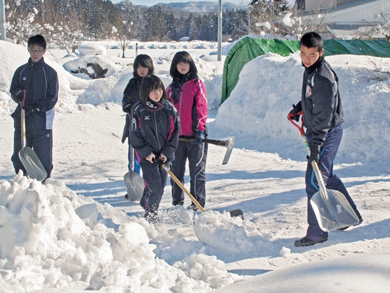 西明寺中学校除雪ボランティア